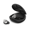 Geöffnetes Hörgeräte Case für Sennheiser Conc 400 mit einem Gerät im Case und einem davor liegend